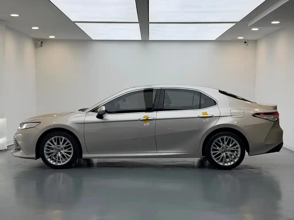 Toyota Camry 2020 — фото 12