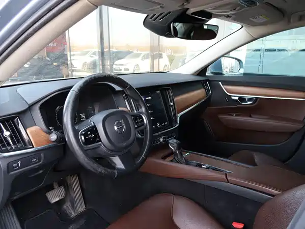 Volvo S90 2019