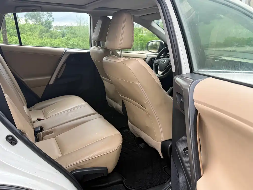 Toyota RAV4 2015 — фото 10