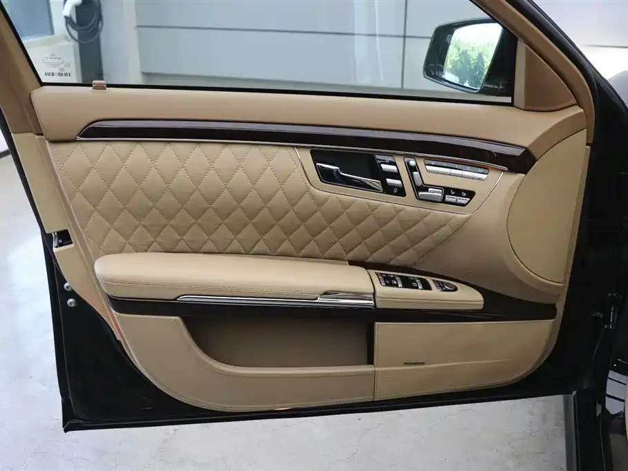Mercedes-Benz S-Class AMG 2010 — фото 10