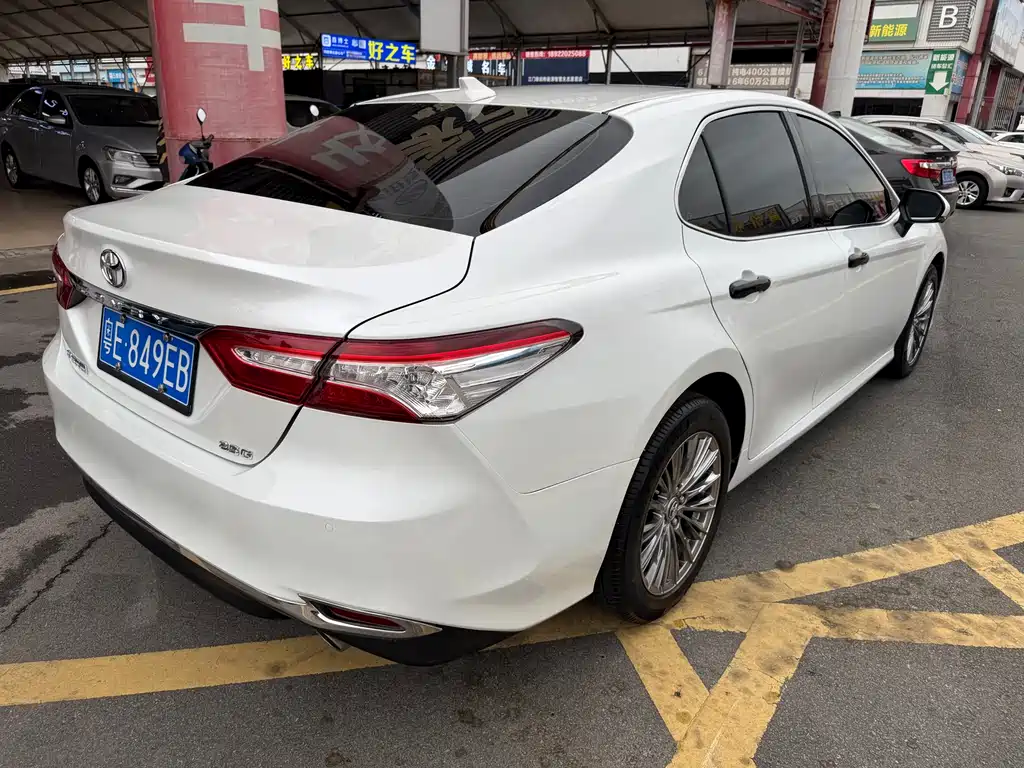 Toyota Camry 2020 — фото 13