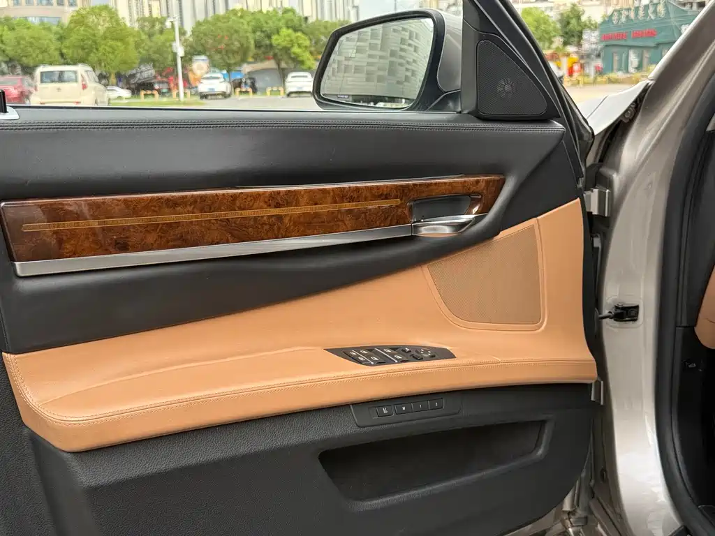 BMW 7 Series 2014 — фото 9