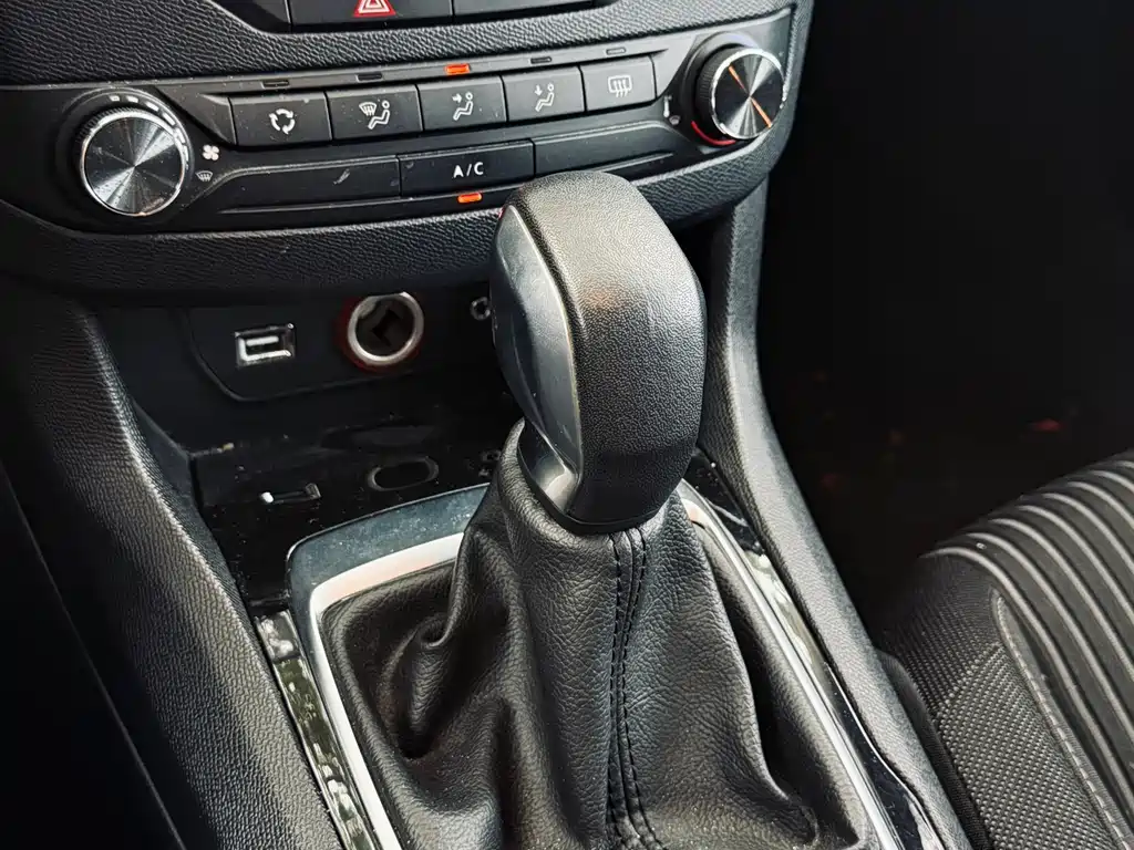 Peugeot 408 2015 — фото 29