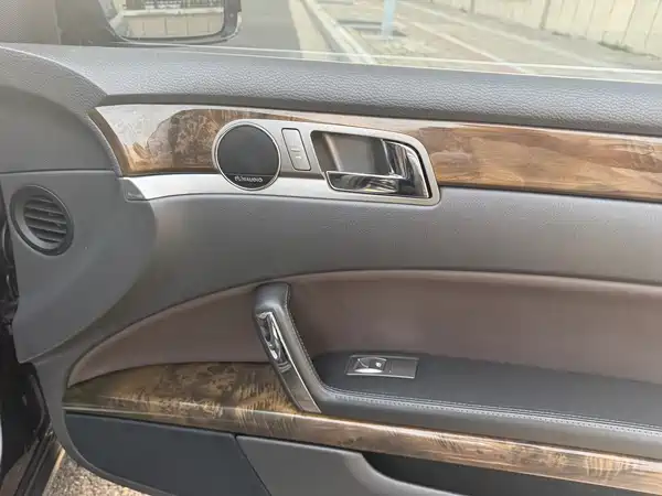 Volkswagen Phaeton 2012