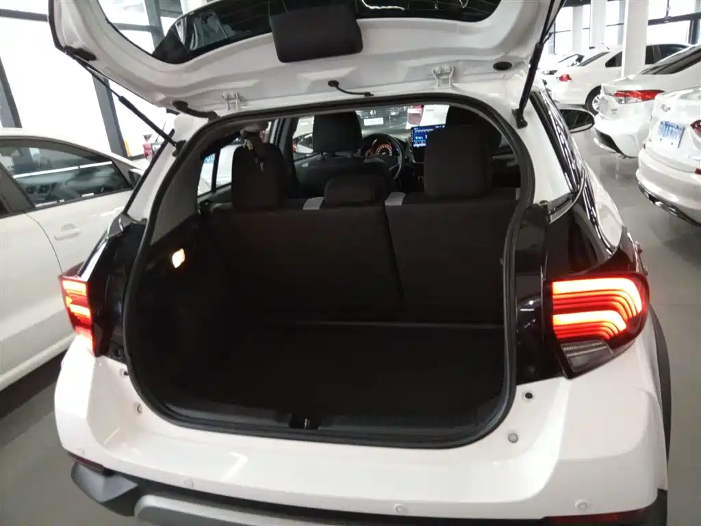 Toyota Yaris L 2022 — фото 19