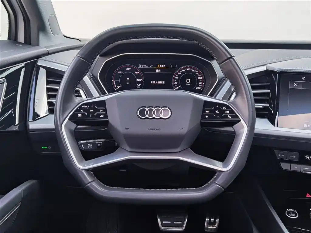 Audi Q4 e-tron 2024 — фото 16