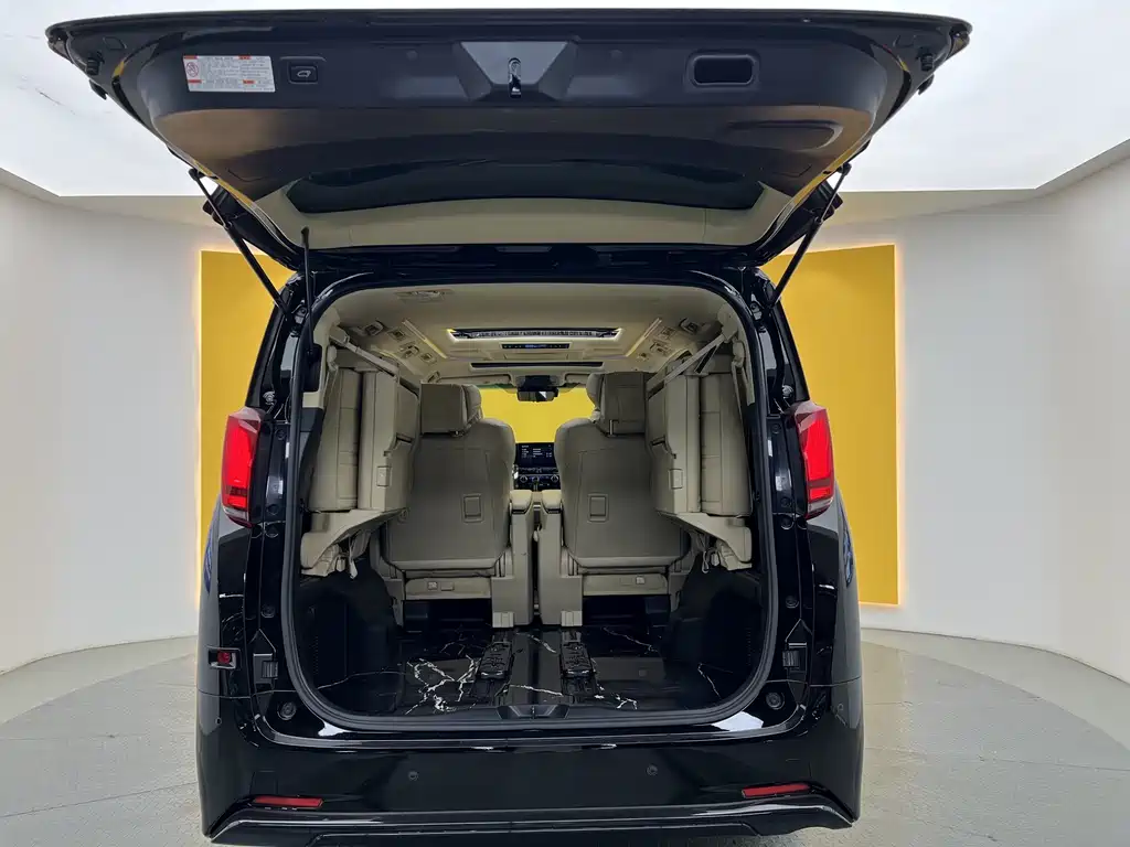 Toyota Alphard 2023 — фото 25