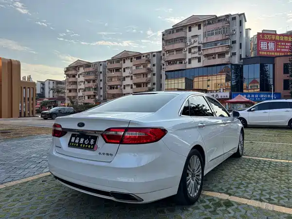 Ford Taurus 2015