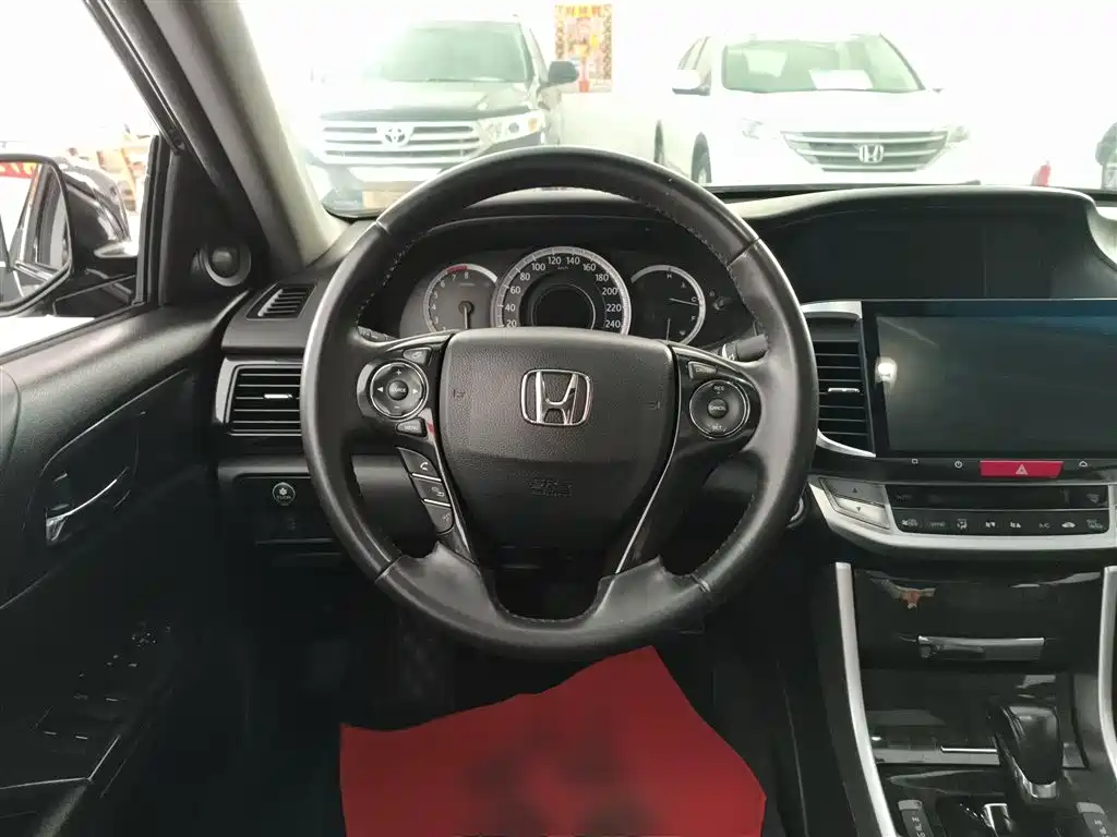 Honda Accord 2016 — фото 11