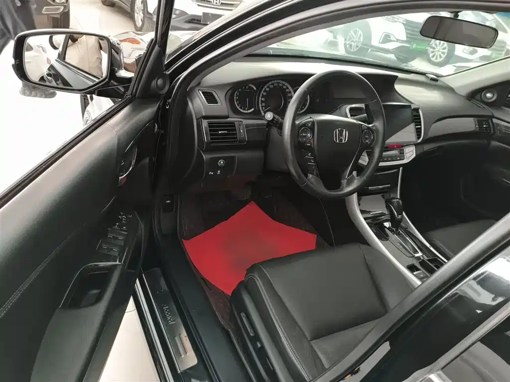 Honda Accord 2016 — фото 16