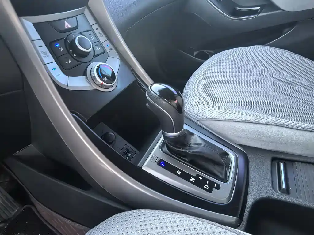 Hyundai Elantra Langdong 2016 — фото 10