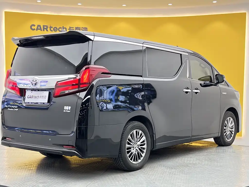 Toyota Alphard 2023 — фото 26