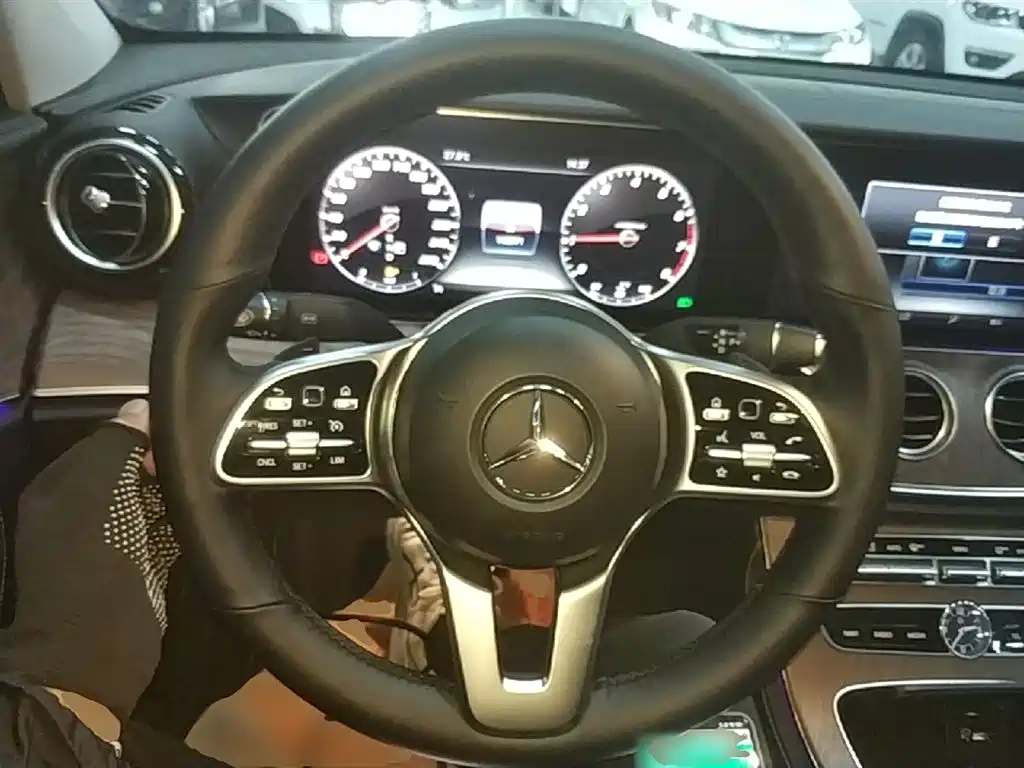 Mercedes-Benz E-Class 2020 — фото 11