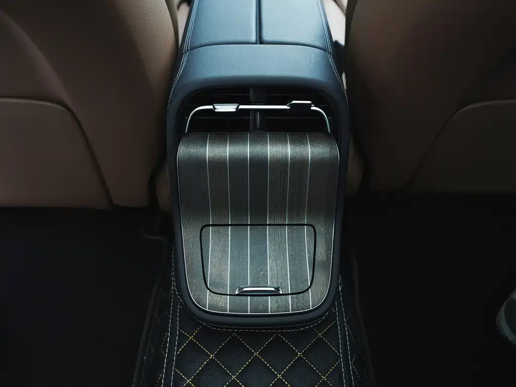 Mercedes-Benz E-Class 2025 — фото 17