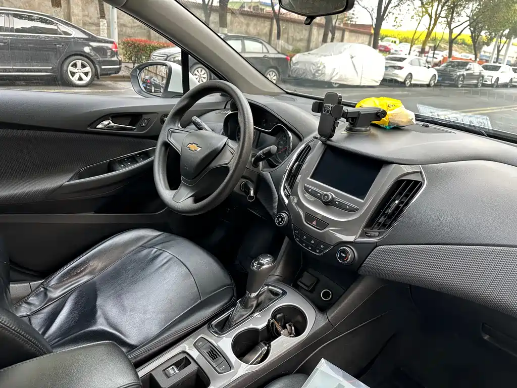Chevrolet Cruze 2018 — фото 14