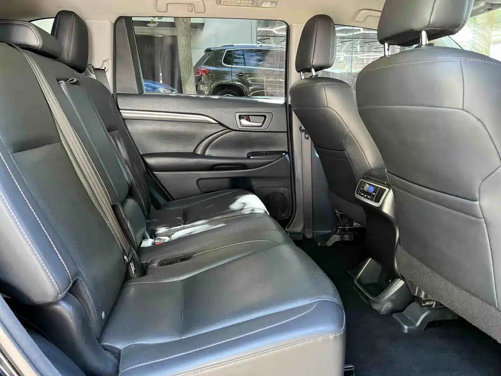 Toyota Highlander 2018 — фото 19