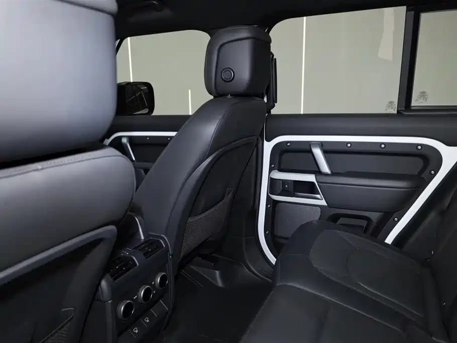 Land Rover Defender 2024 — фото 19