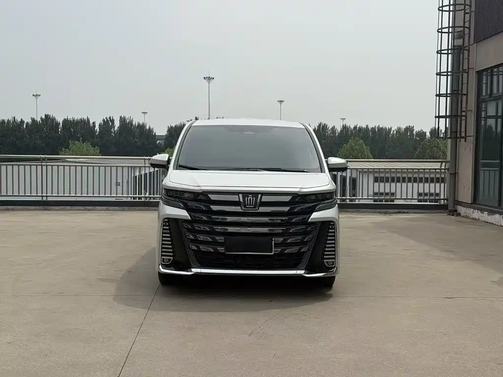 Toyota Vellfire 2023 — фото 2