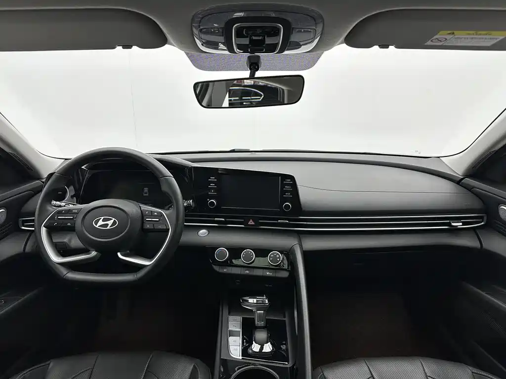 Hyundai Elantra 2023 — фото 7