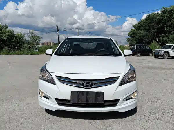 Hyundai Accent 2015