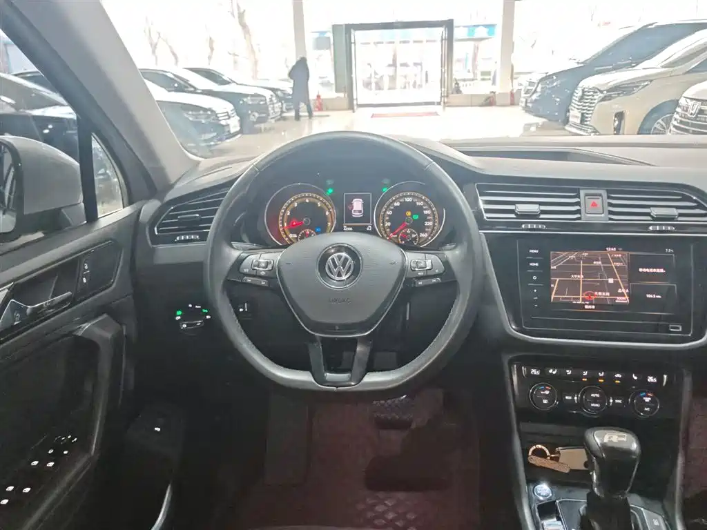 Volkswagen Tiguan L 2020 — фото 11