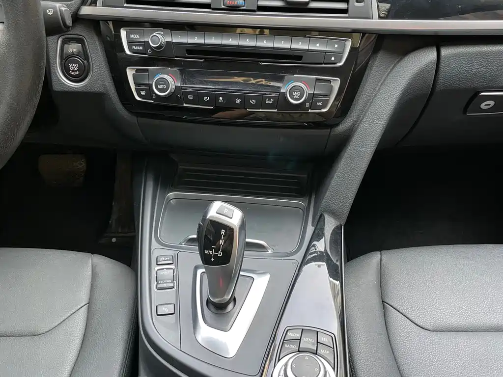 BMW 3 Series 2016 — фото 16