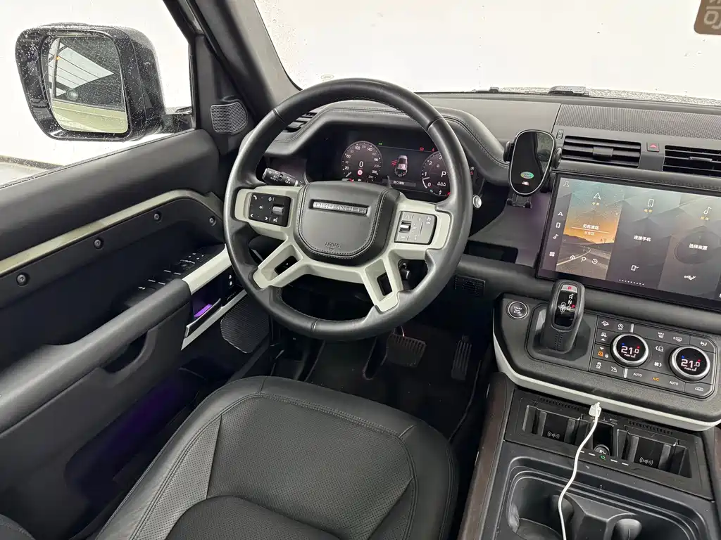Land Rover Defender 2023 — фото 13