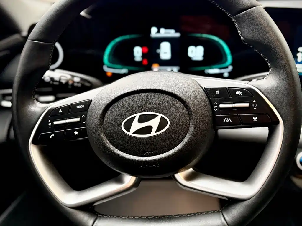Hyundai Elantra 2023 — фото 23