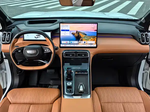 Geely Boyue L 2025