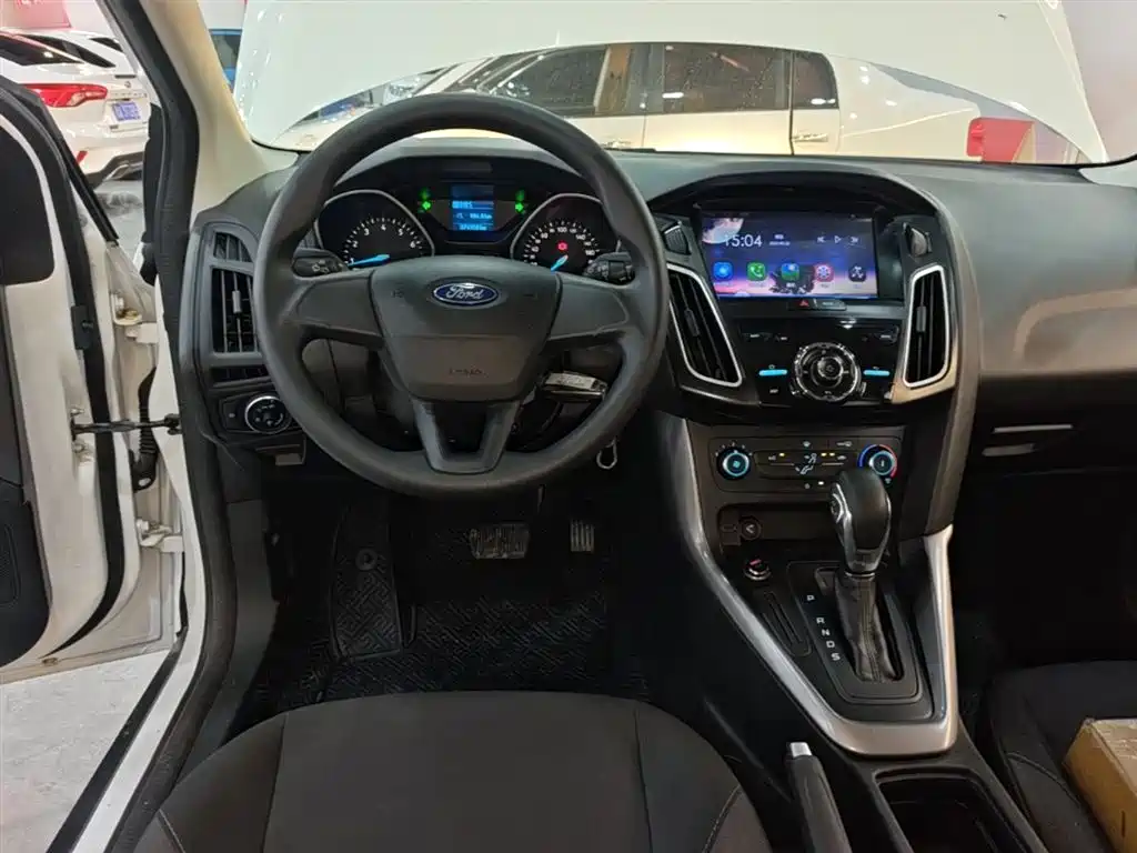 Ford Focus 2016 — фото 11