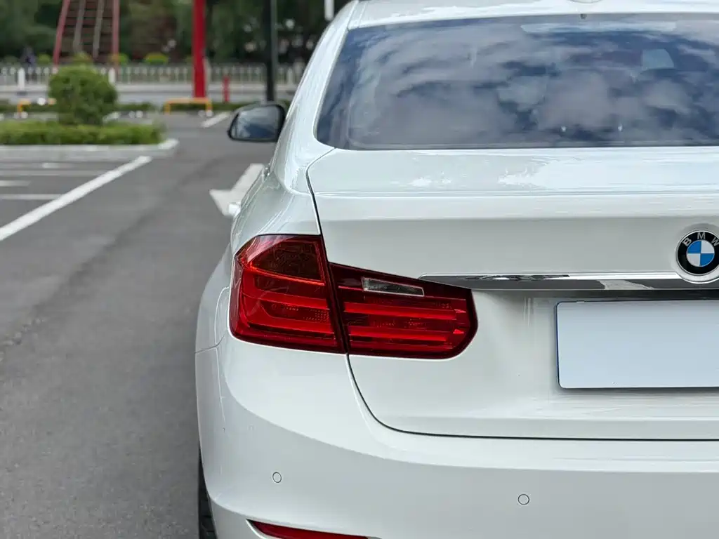 BMW 5 Series 2012 — фото 14