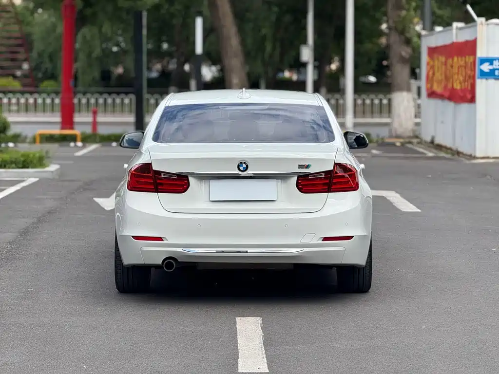 BMW 5 Series 2012 — фото 17