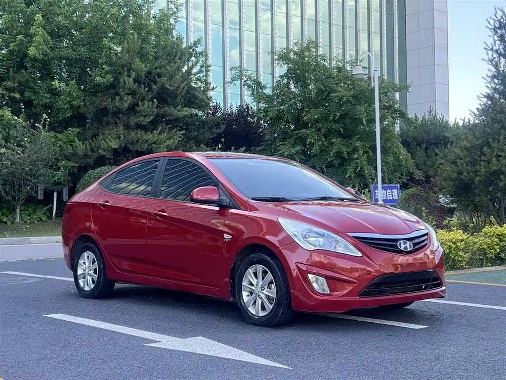 Hyundai Verna 2012