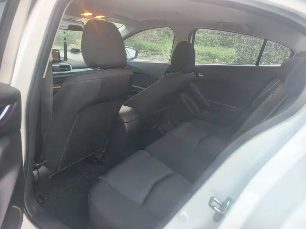Mazda 3 Axela 2016 — фото 19