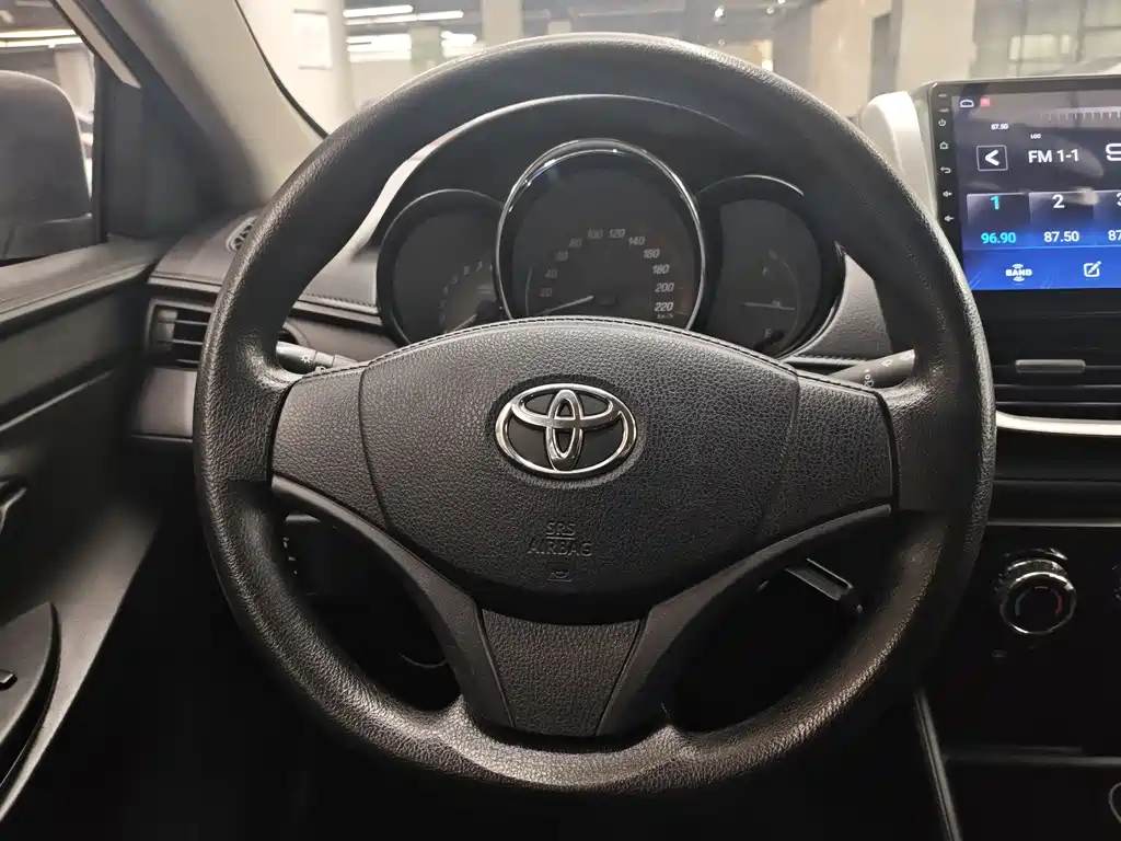 Toyota Yaris L 2021 — фото 13