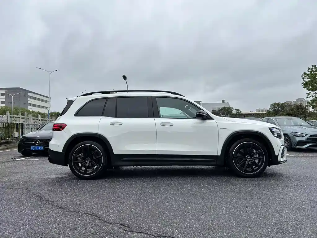 Mercedes-Benz GLB AMG 2026 — фото 4