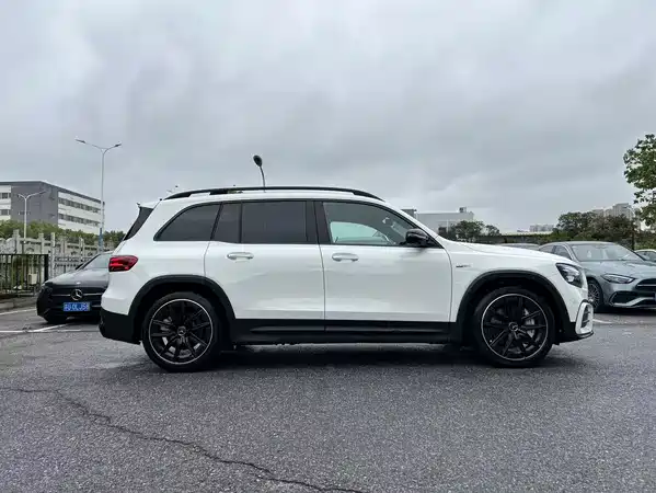 Mercedes-Benz GLB AMG 2026