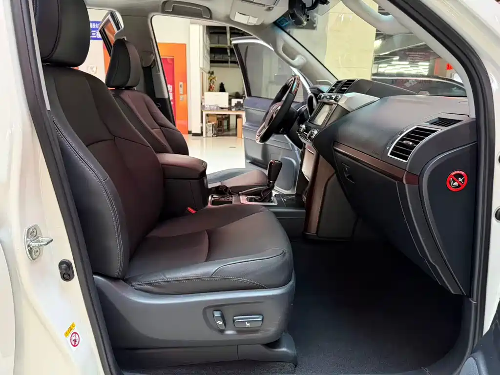 Toyota Prado 2017 — фото 12