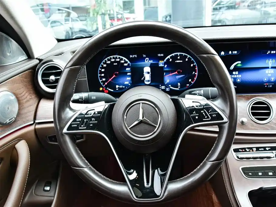 Mercedes-Benz E-Class 2023 — фото 16