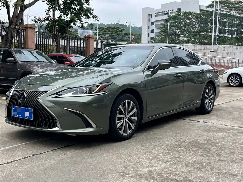Lexus ES 2021 — фото 1