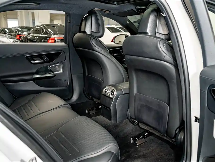 Mercedes-Benz C-Class 2024 — фото 20
