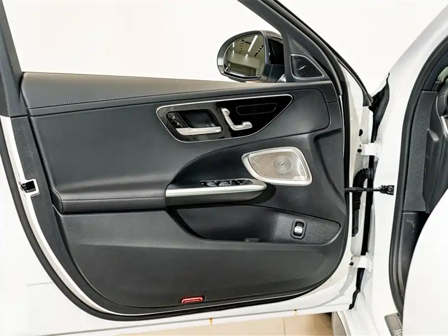 Mercedes-Benz C-Class 2024 — фото 16