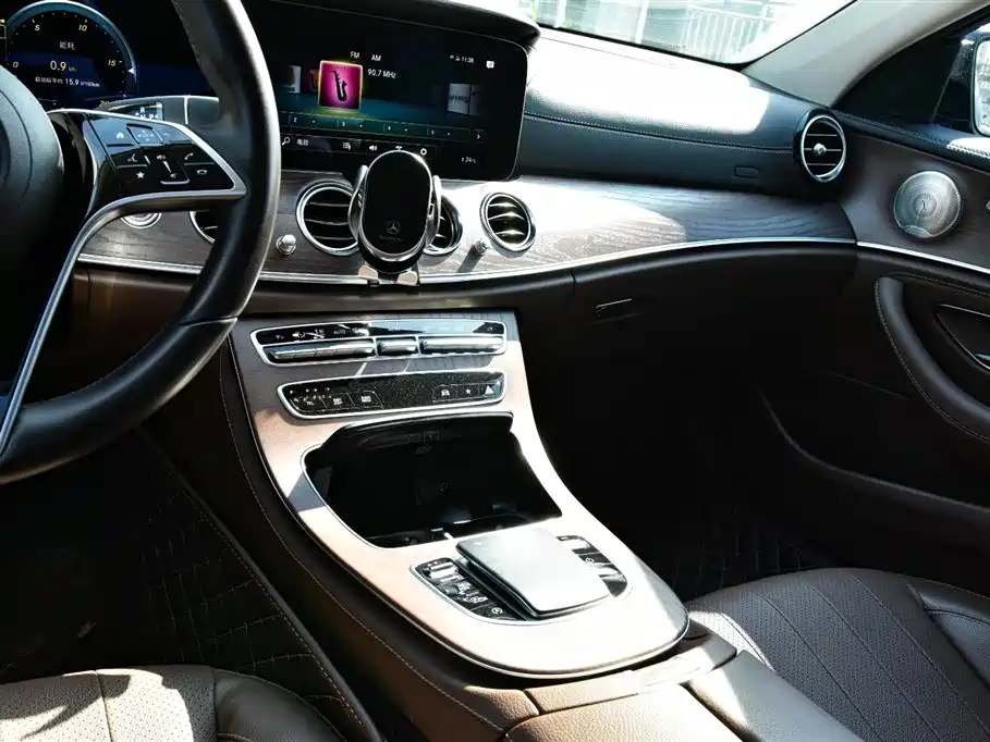 Mercedes-Benz E-Class 2023 — фото 18