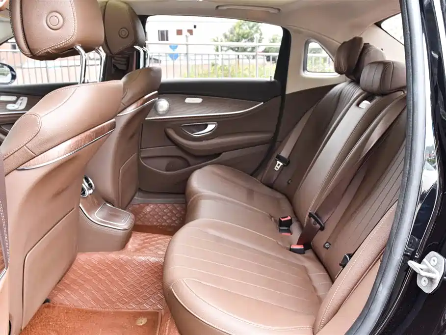 Mercedes-Benz E-Class 2023 — фото 12