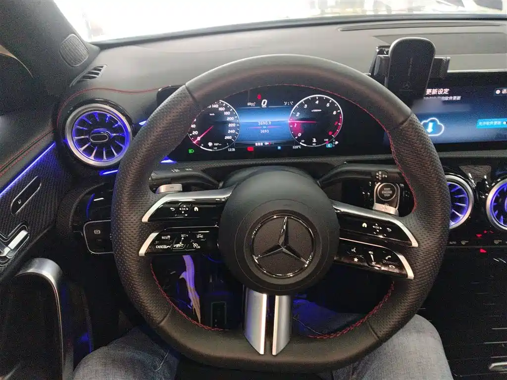 Mercedes-Benz A-Class 2025 — фото 11