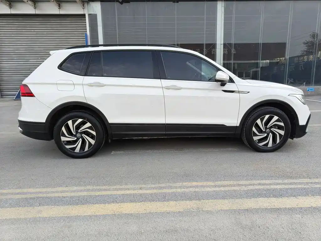 Volkswagen Tiguan L 2022 — фото 8