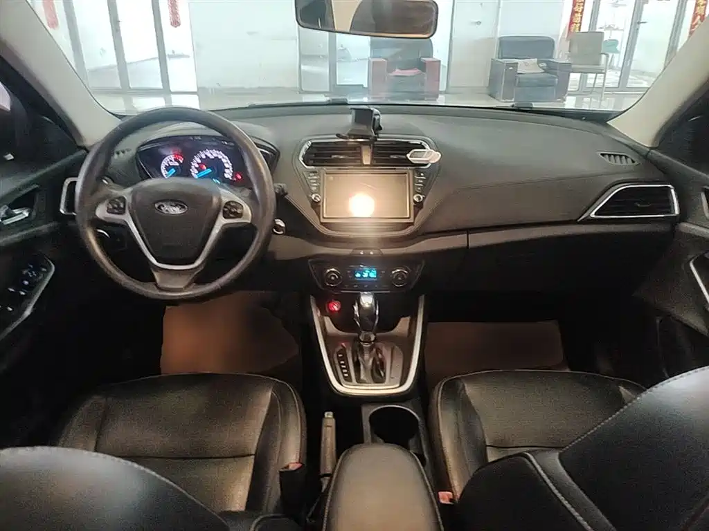 Ford Escort 2015 — фото 10