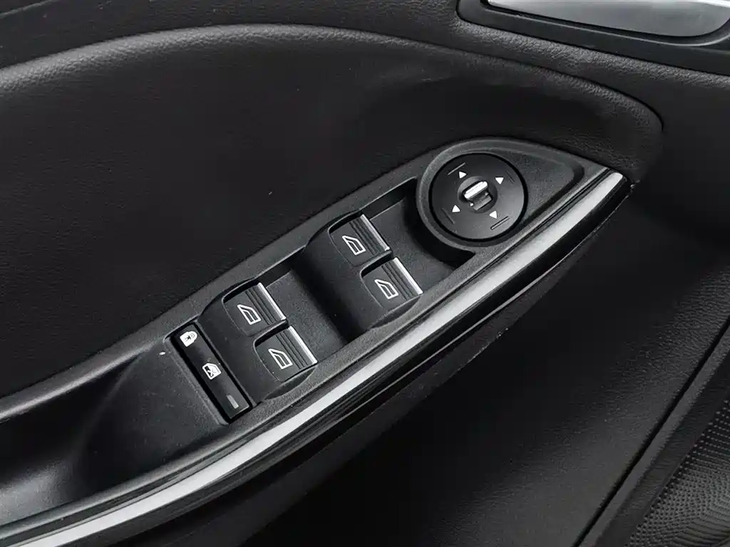 Ford Focus 2018 — фото 9