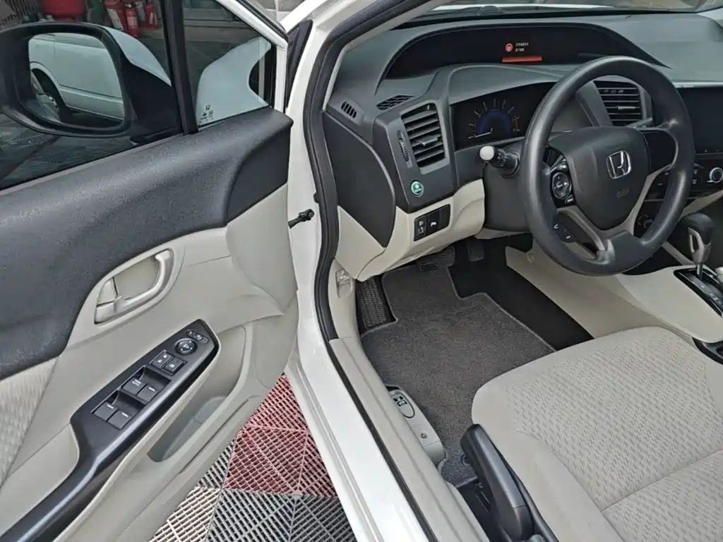 Honda Civic 2016 — фото 16