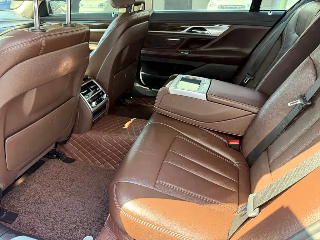 BMW 7 Series 2016 — фото 20